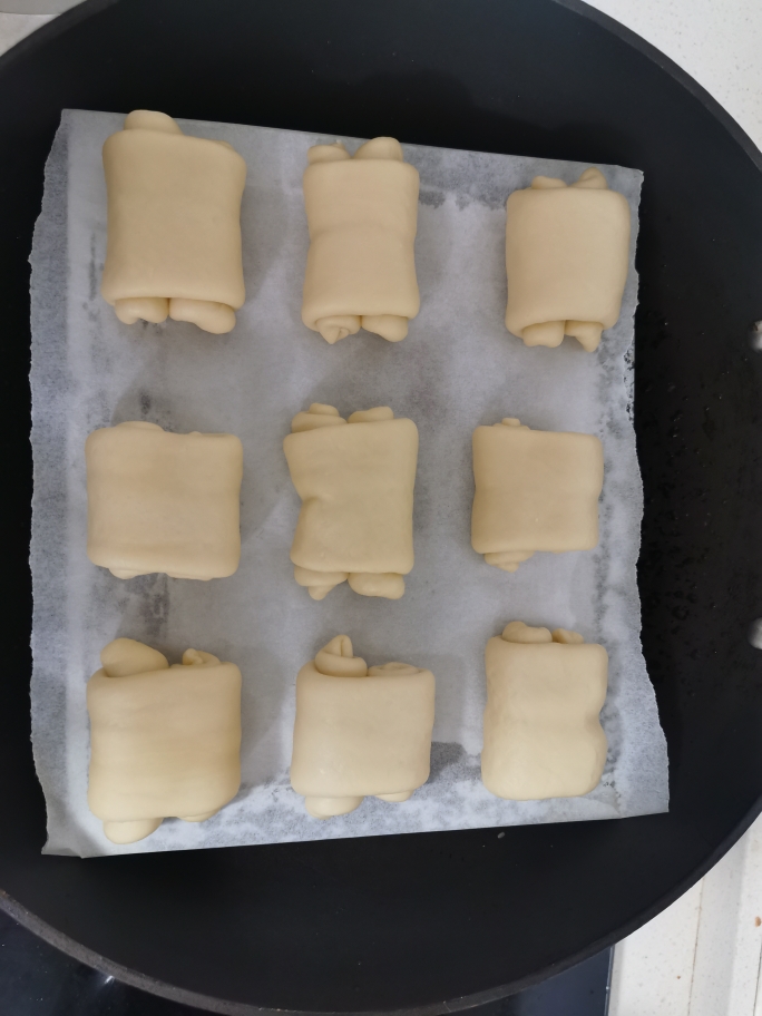 没有面包机和发酵箱的超可爱纯手工日式牛奶面包的做法 步骤5