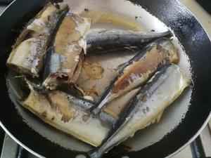 超简单香煎秋刀鱼的做法 步骤2
