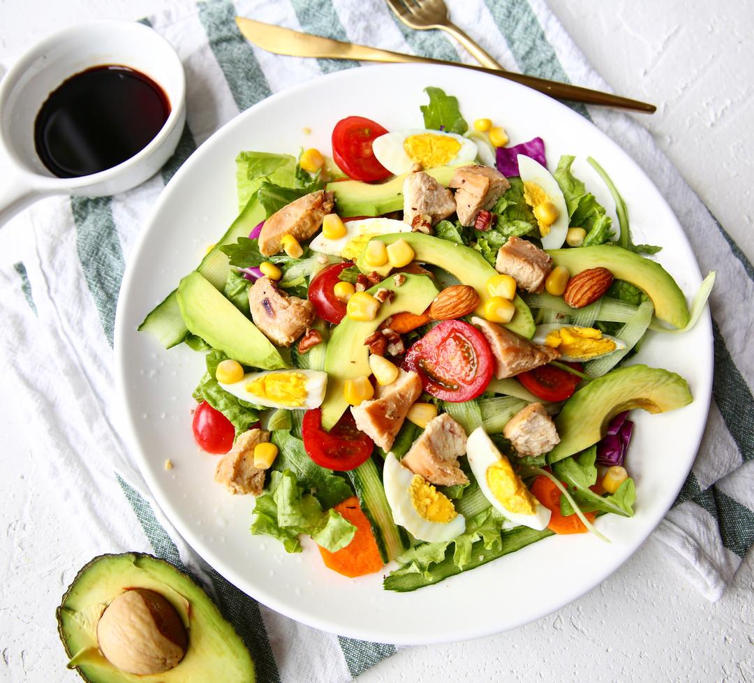 鸡肉牛油果沙拉的做法