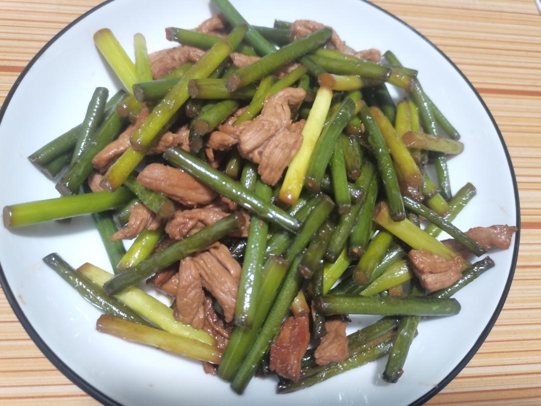 简单易做的下饭菜－蒜苔炒肉