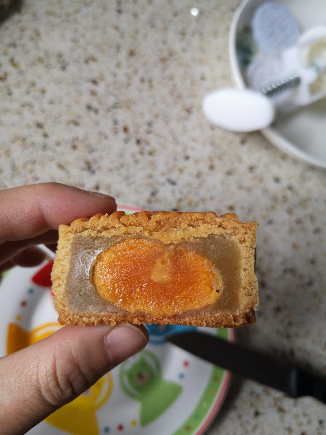 广式月饼—蛋黄莲蓉月饼