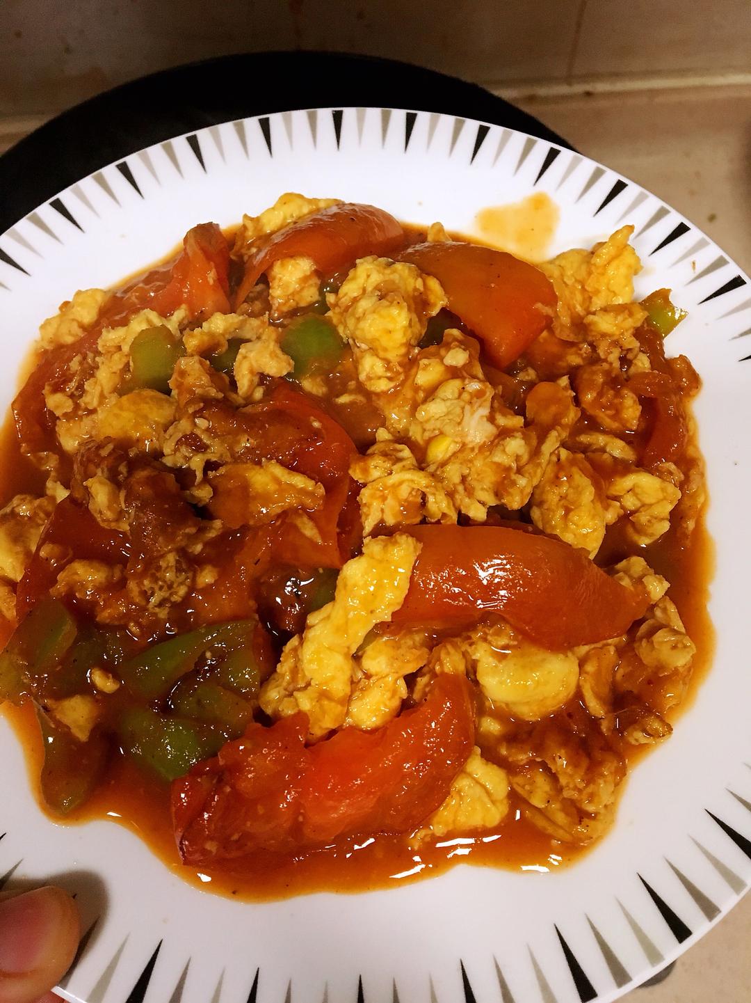 番茄尖椒炒鸡蛋的做法