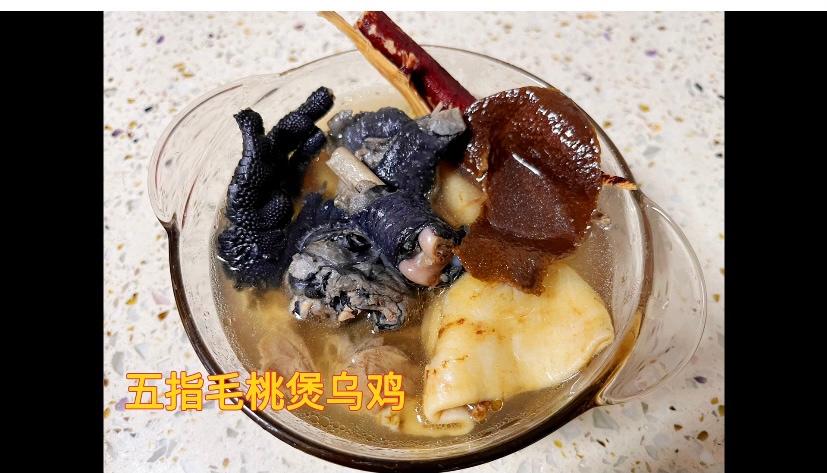 春季汤谱——五指毛桃煲花胶乌鸡的做法
