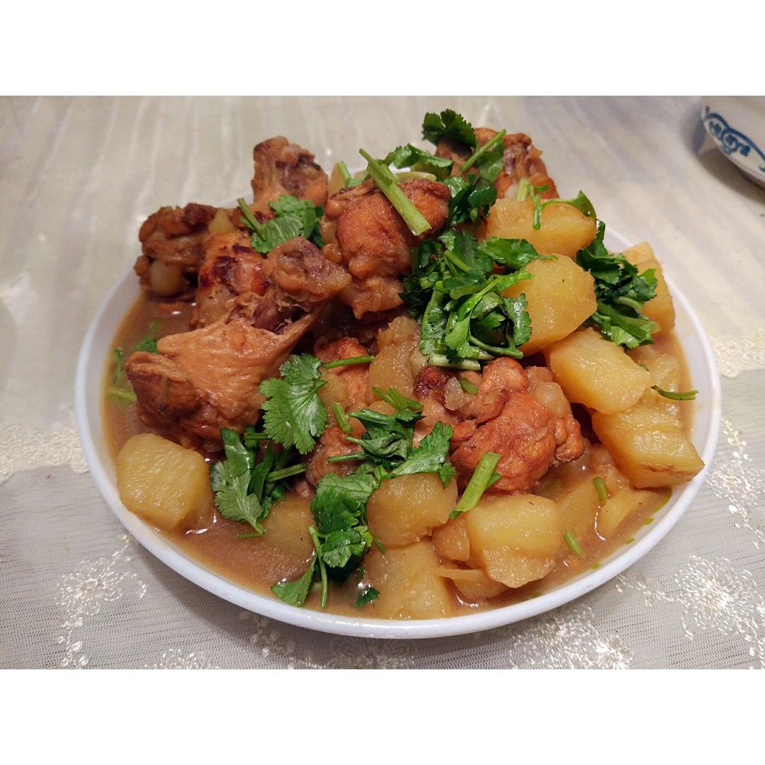 土豆炖翅根