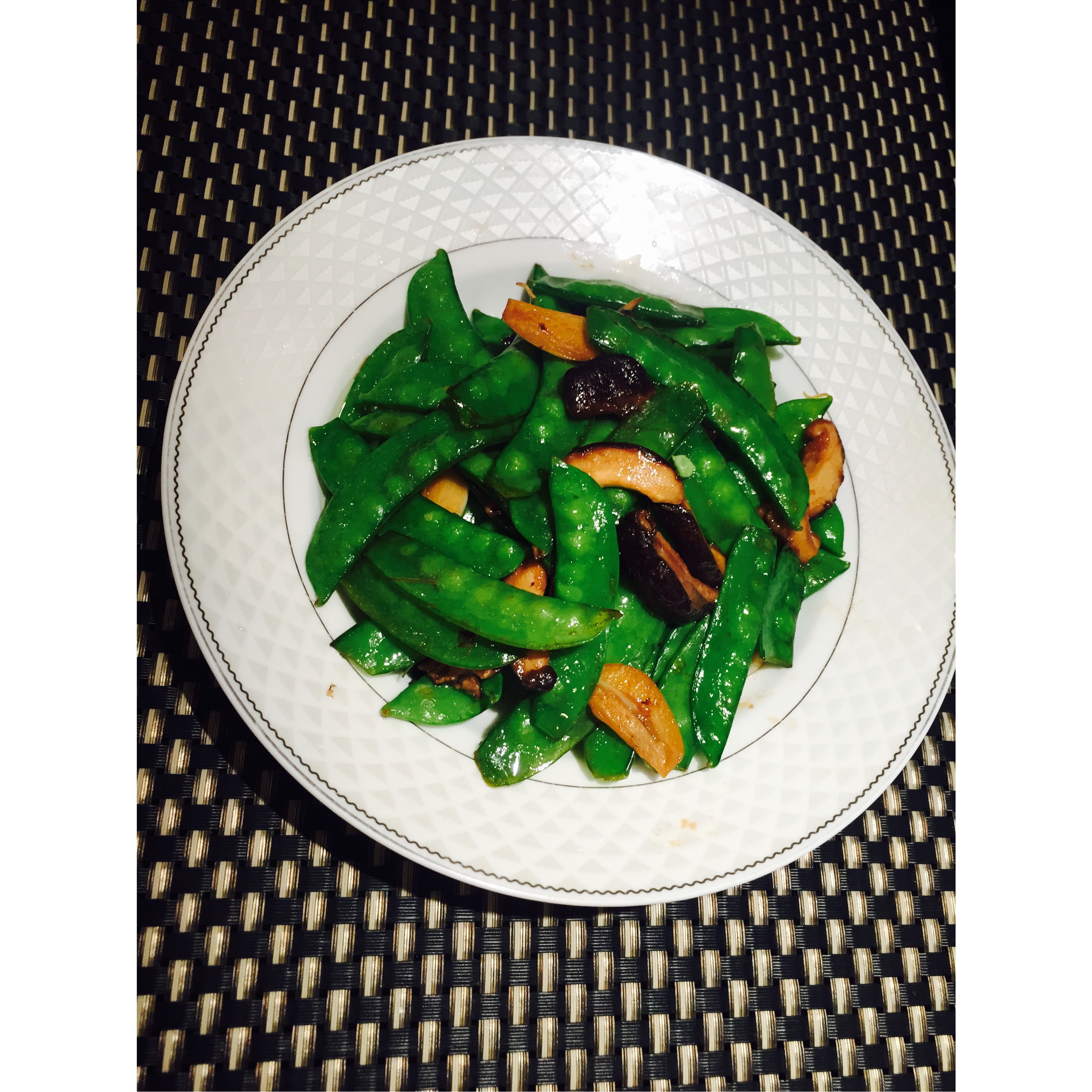 荷兰豆炒香菇
