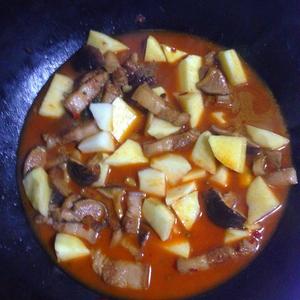 土豆香菇烧肉的做法 步骤6