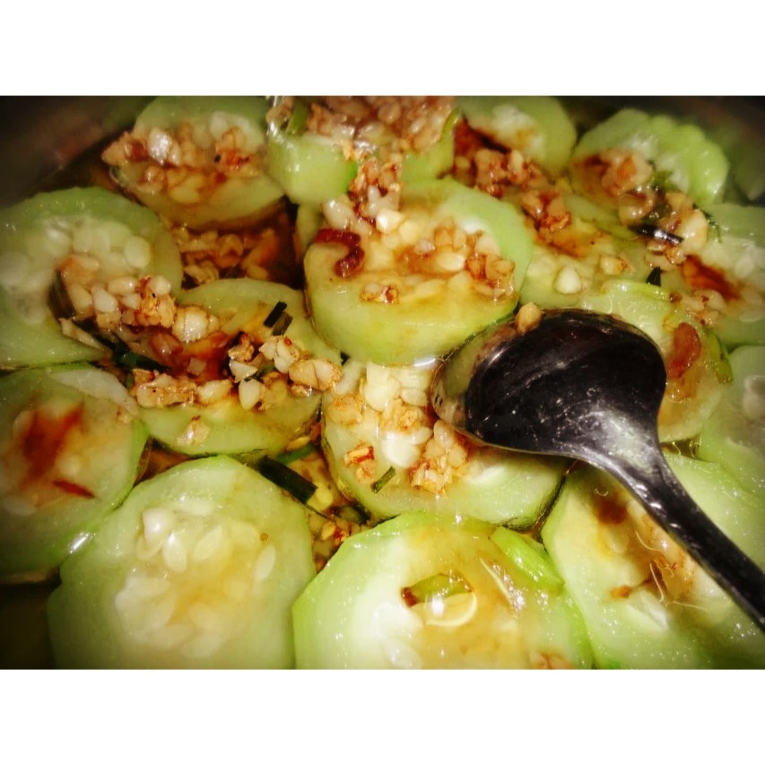 只需要五分钟就可以的美味蒜蓉蒸丝瓜