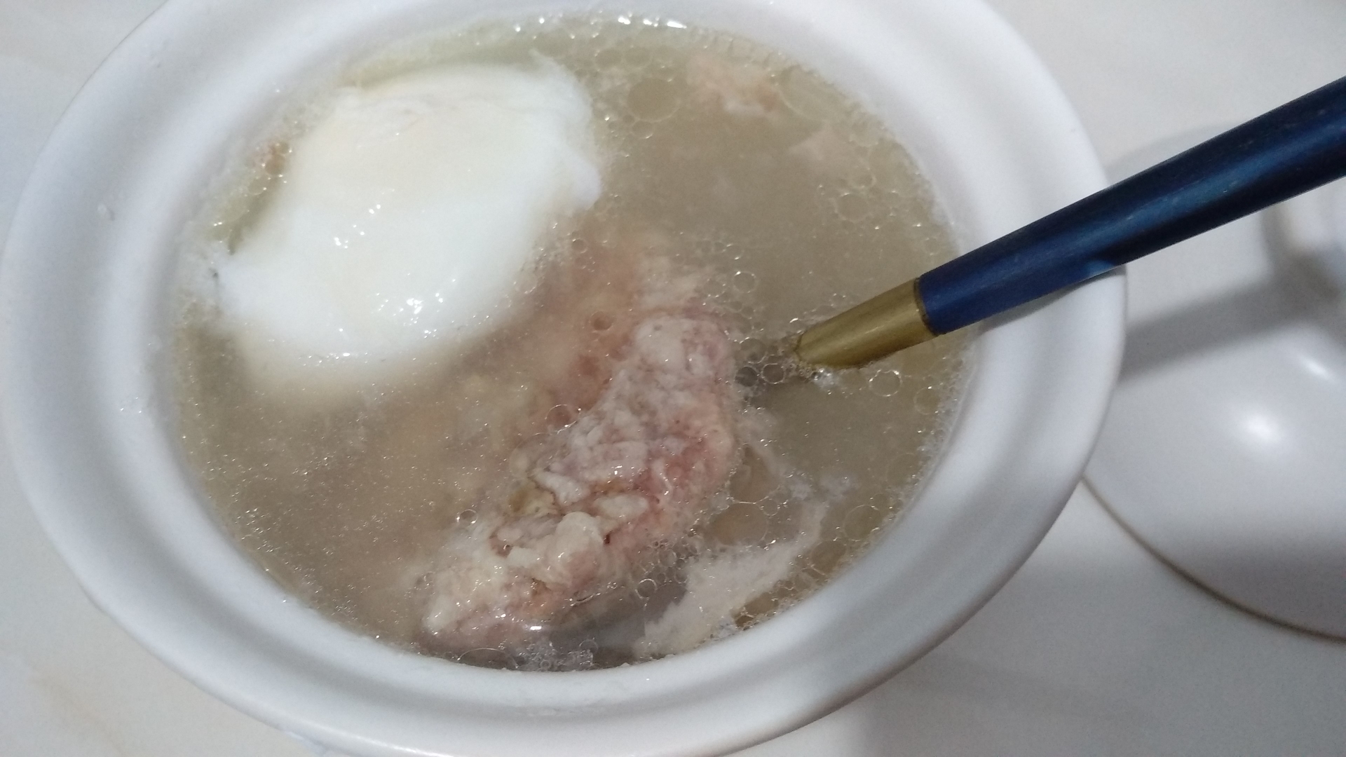 慢炖锅☞瓦罐鸡蛋肉饼汤