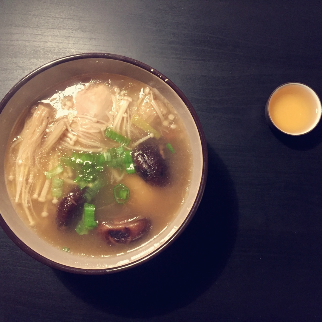 香菇鸡腿汤