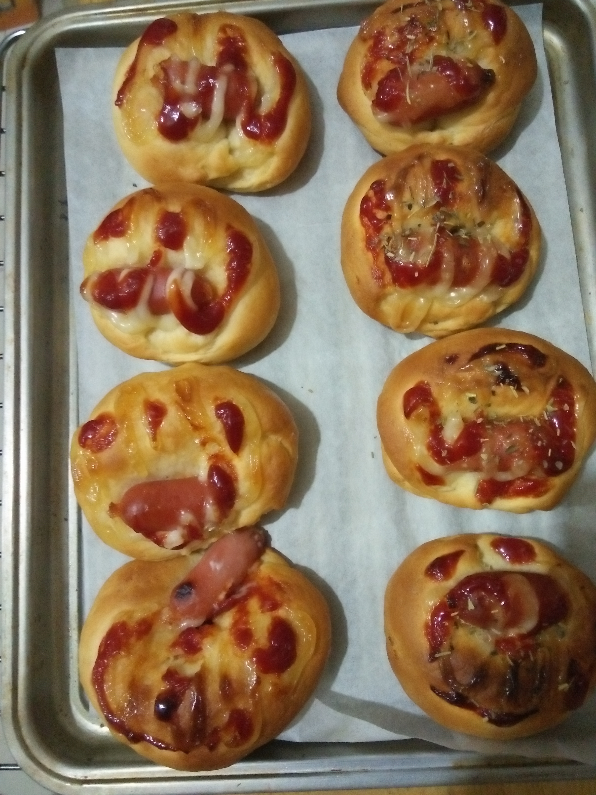 脆皮肠仔餐包
