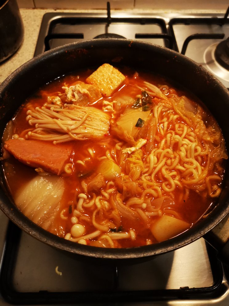 简单又好吃的韩式料理「部队锅」