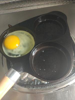 鸡蛋堡的做法 步骤2