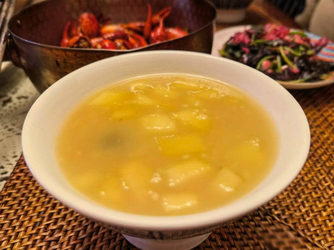 健脾养胃苹果枸杞小米粥（小朋友爱喝的水果粥）