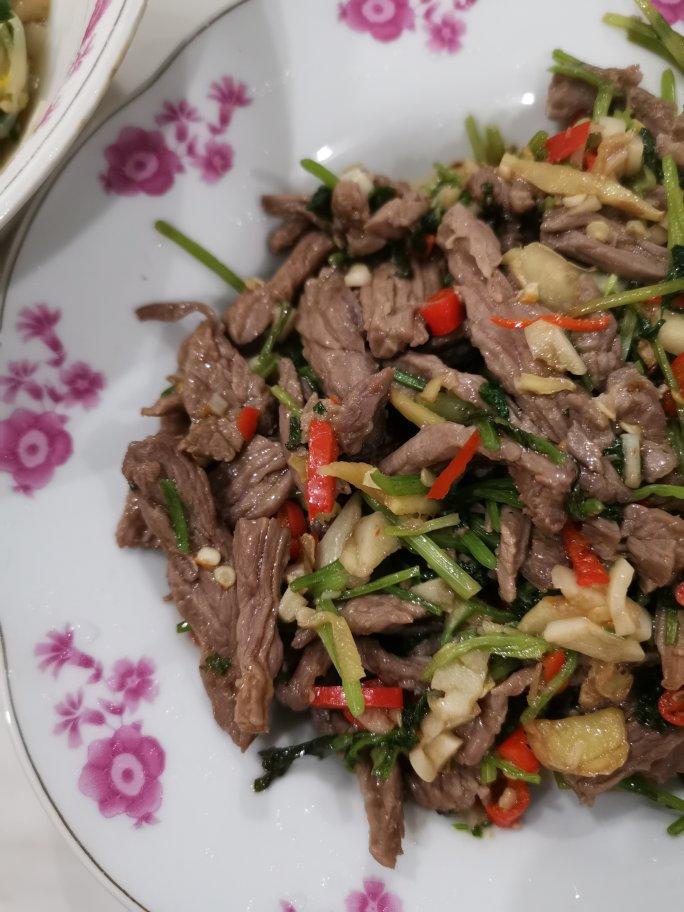 小炒牛肉（小白也可以做的超好吃！！）