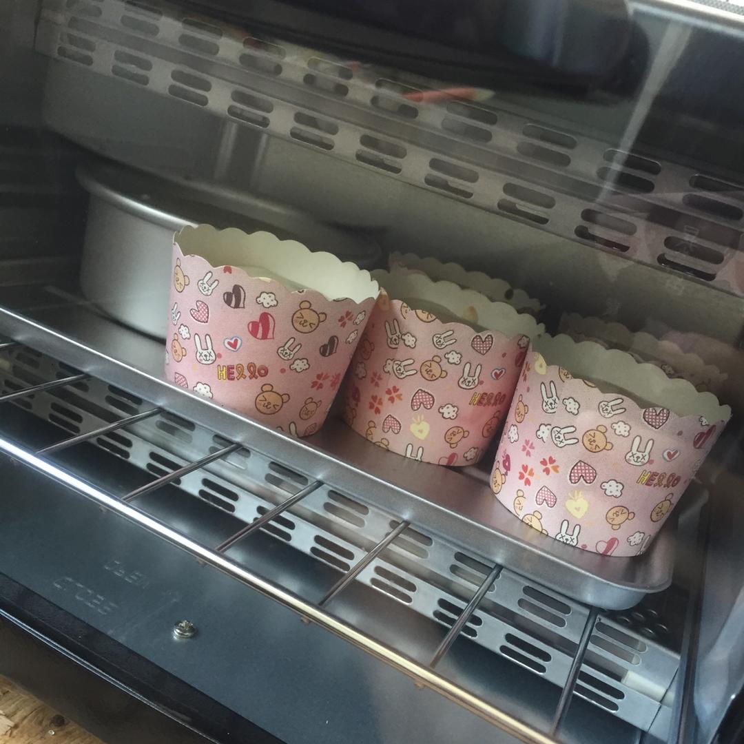 纸杯蛋糕（蔓越莓版可爱到爆）