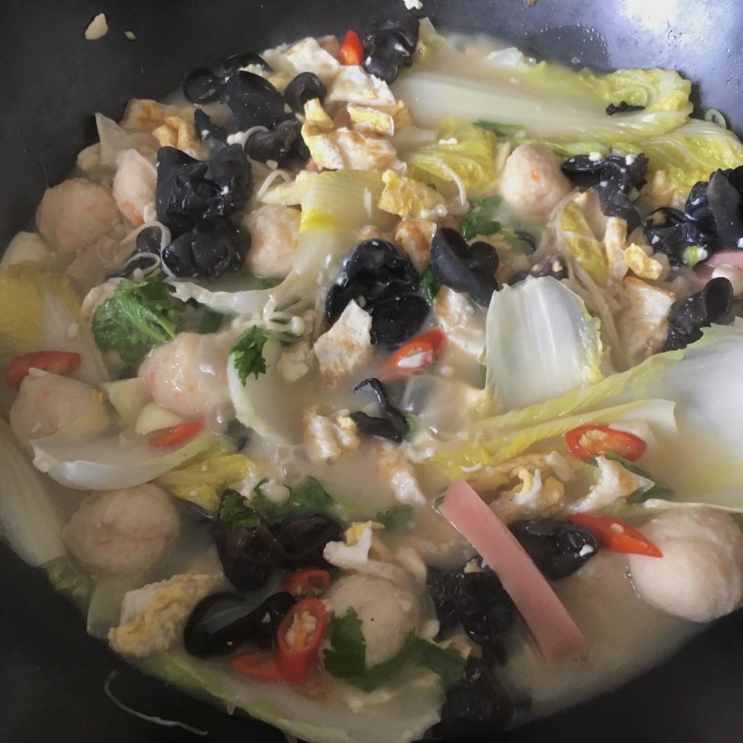 鲜菇豆腐煲