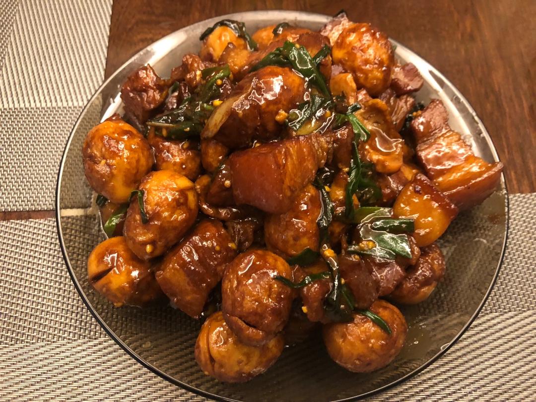 加了鹌鹑蛋后，这盘红烧肉，美味的逆天啦——鹌鹑蛋烧肉（孔瑶食谱）