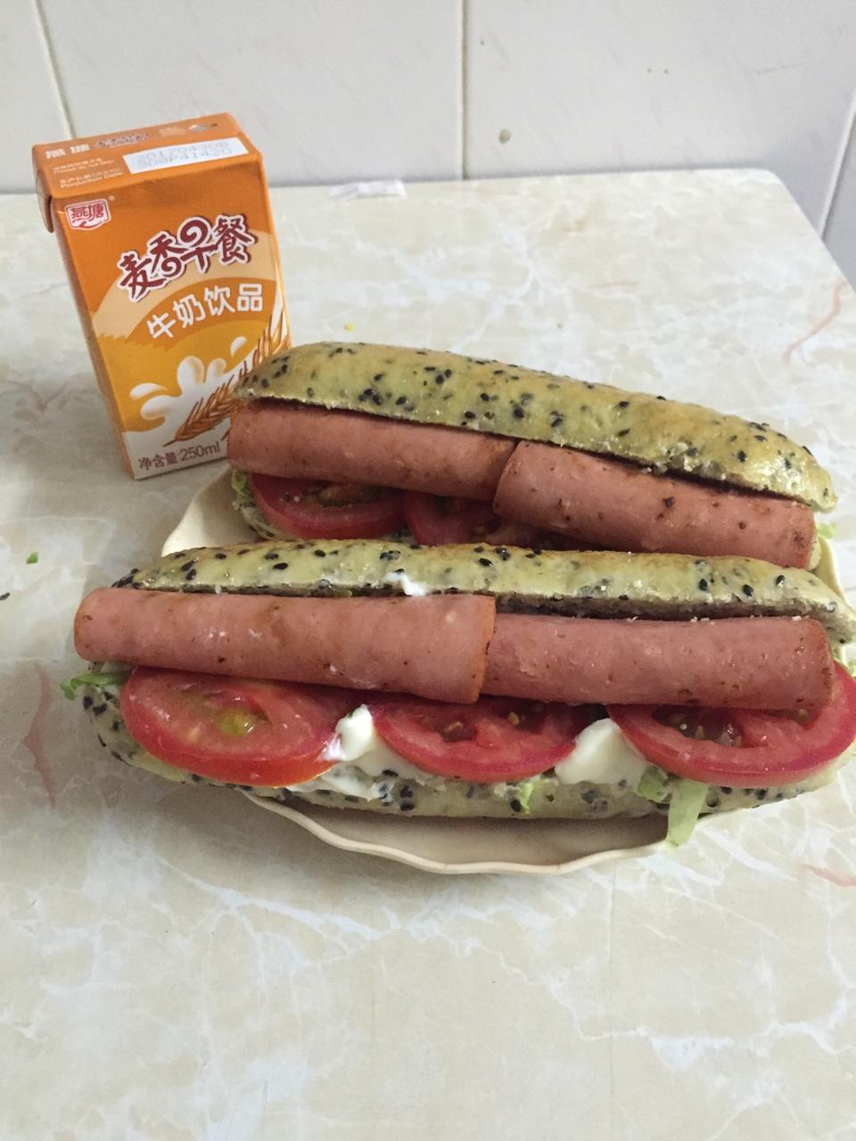 燕麦牛奶热狗包