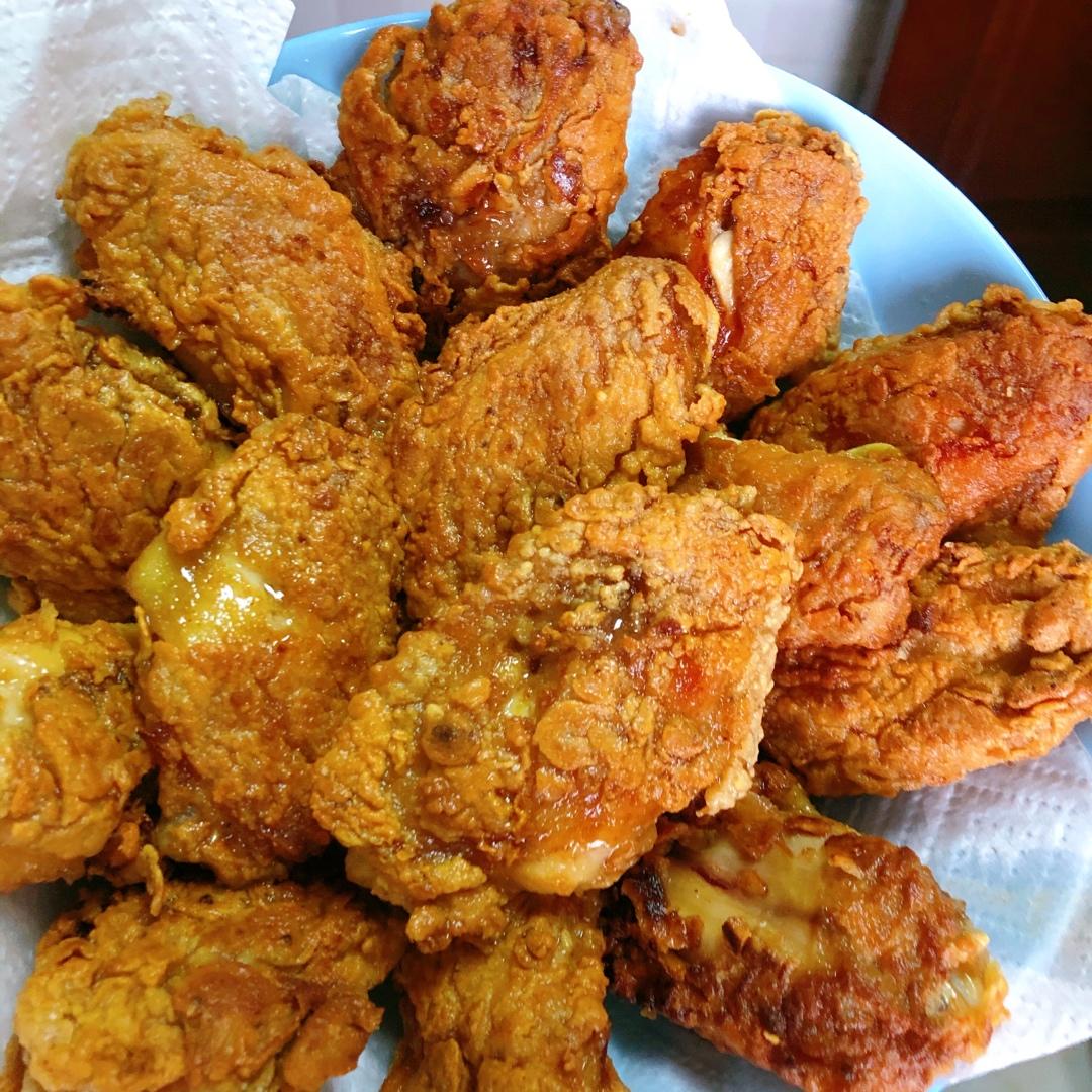 💥不油不腻的蒜香炸鸡翅❗巨好吃到舔手指，外酥里嫩到跺脚。