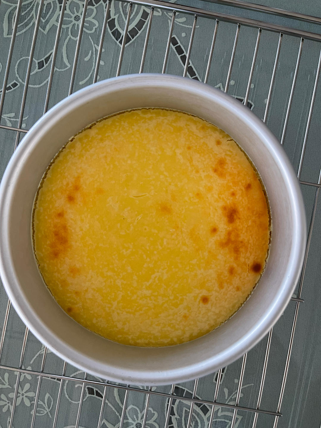 纽约甜点学校食谱：无淡奶油，无酸奶油，无面粉，最简单却最美味的纽约芝士蛋糕。食材极简，口感惊艳！