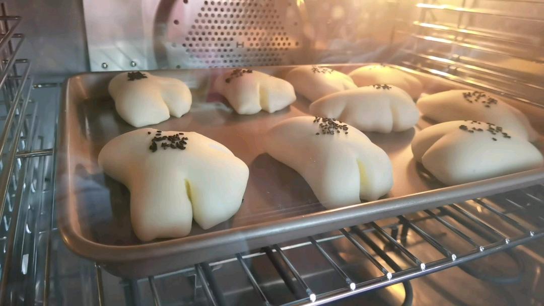 复古卡仕达夹馅面包