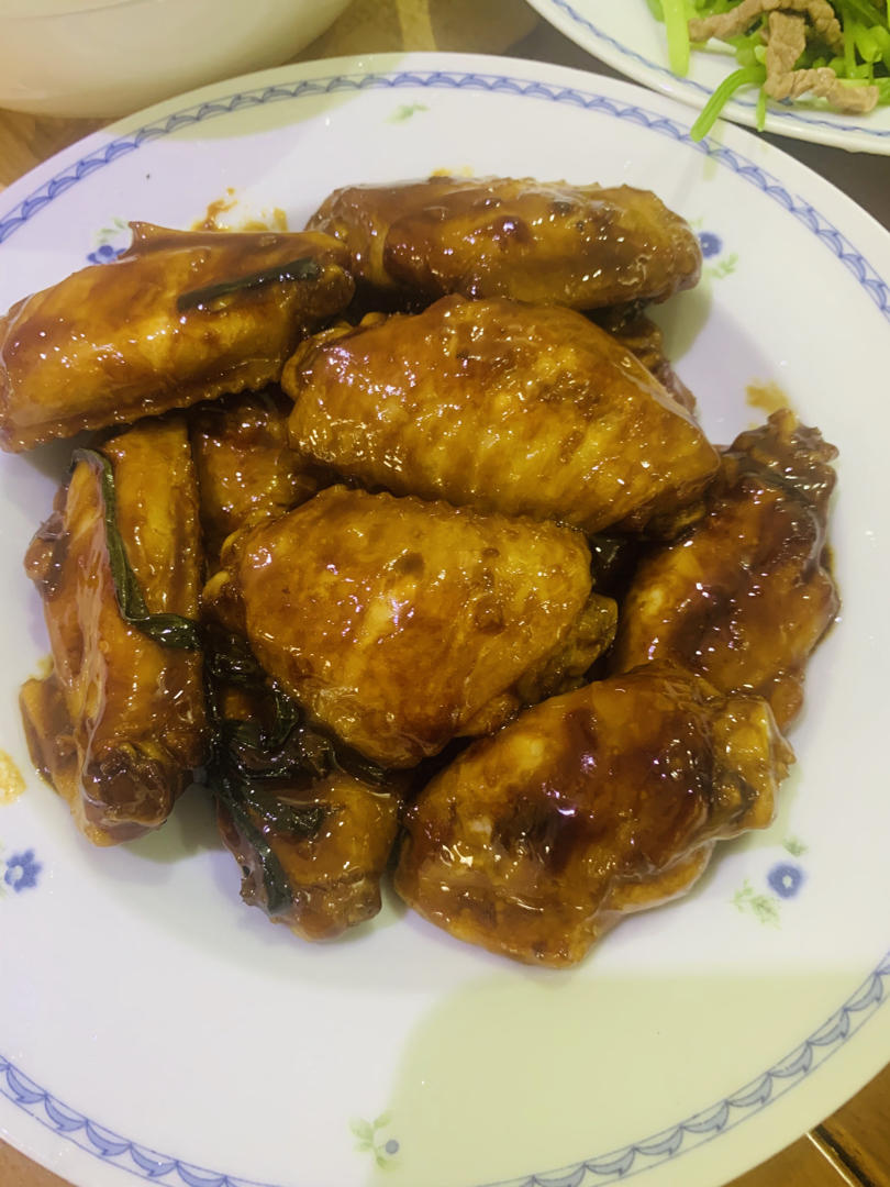 外婆教我的红烧鸡翅·连汤汁都狠好吃！！！