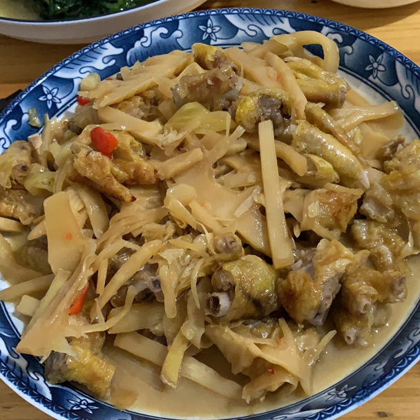 酸笋焖鸭脚