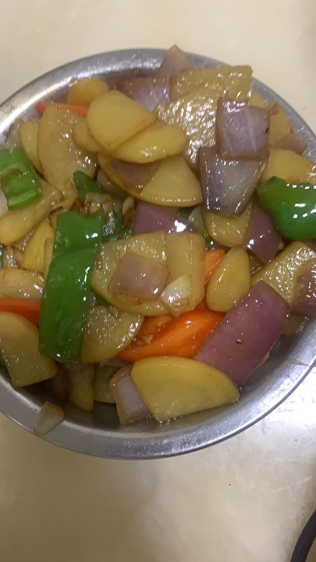 今日菜谱：土豆炒洋葱