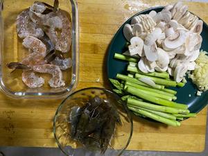 超简单的减脂餐：芦笋口蘑炒虾仁🍤，包教包会的做法 步骤1