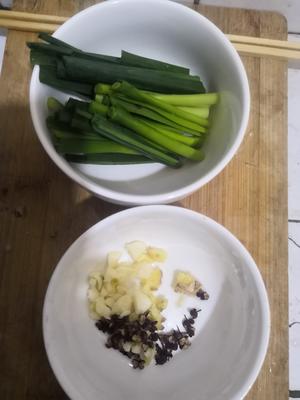 二面黄炒回锅肉的做法 步骤3