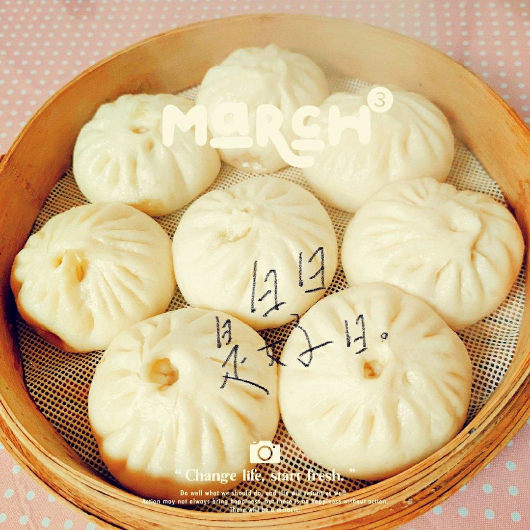 松软多汁的肉包子