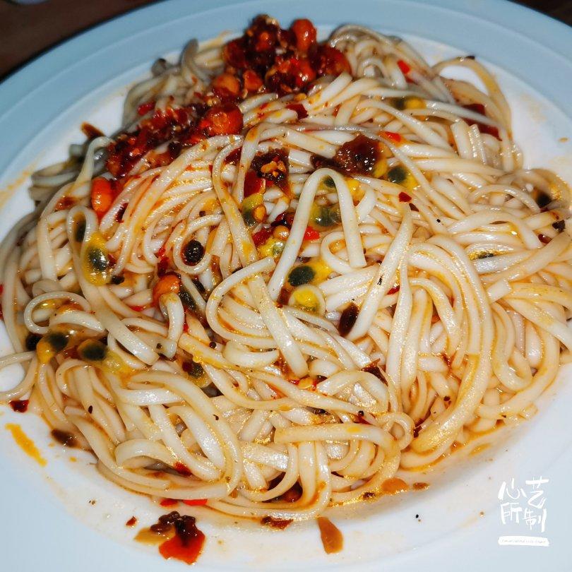 百香果莎莎酱凉面