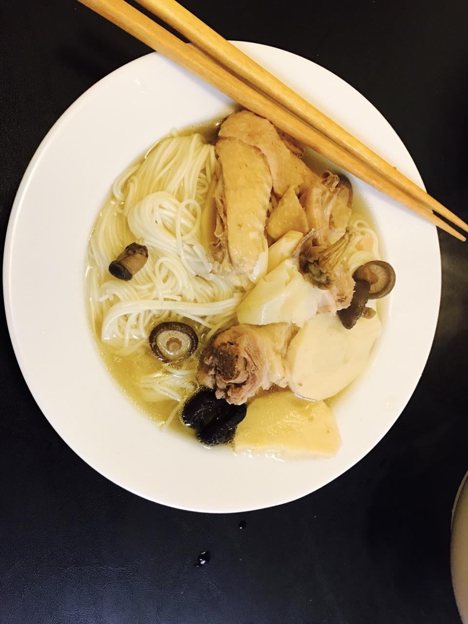 冬笋鸡汤面