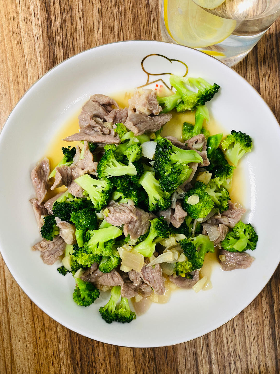 西兰花炒肉家常菜