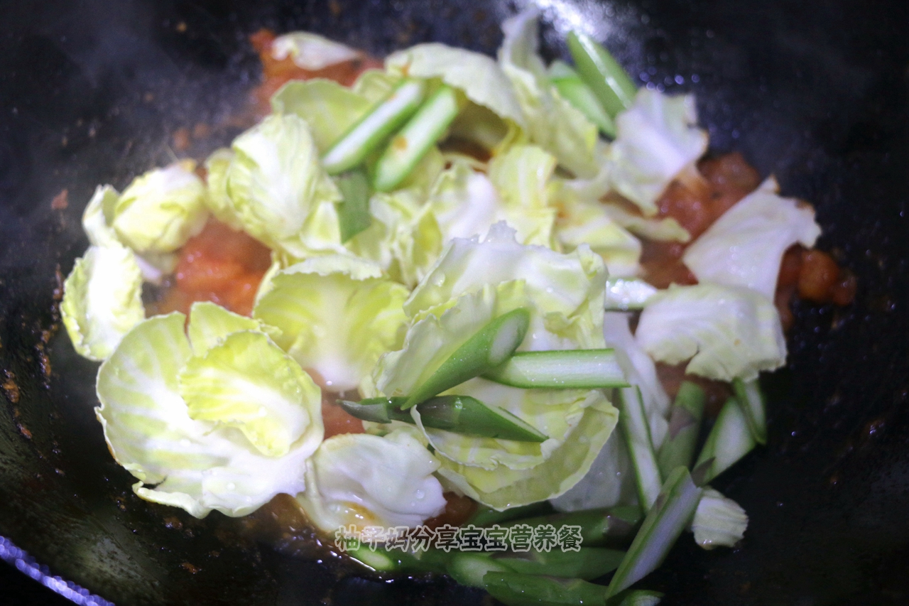 炒饺子皮蔬菜面片的做法 步骤7