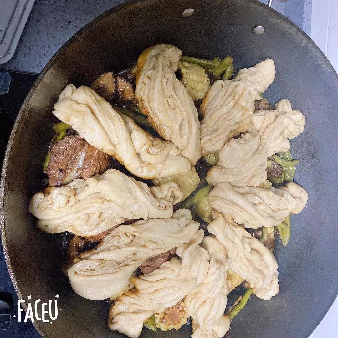 一锅出-豆角土豆玉米五花肉卷子