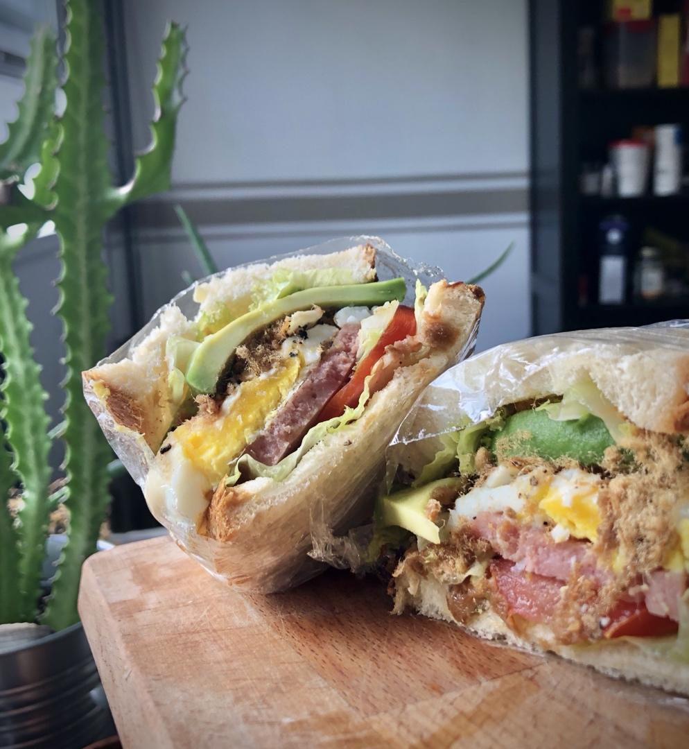 如何做超厚的沼三明治~详细tip！牛油果鸡蛋午餐肉三明治~