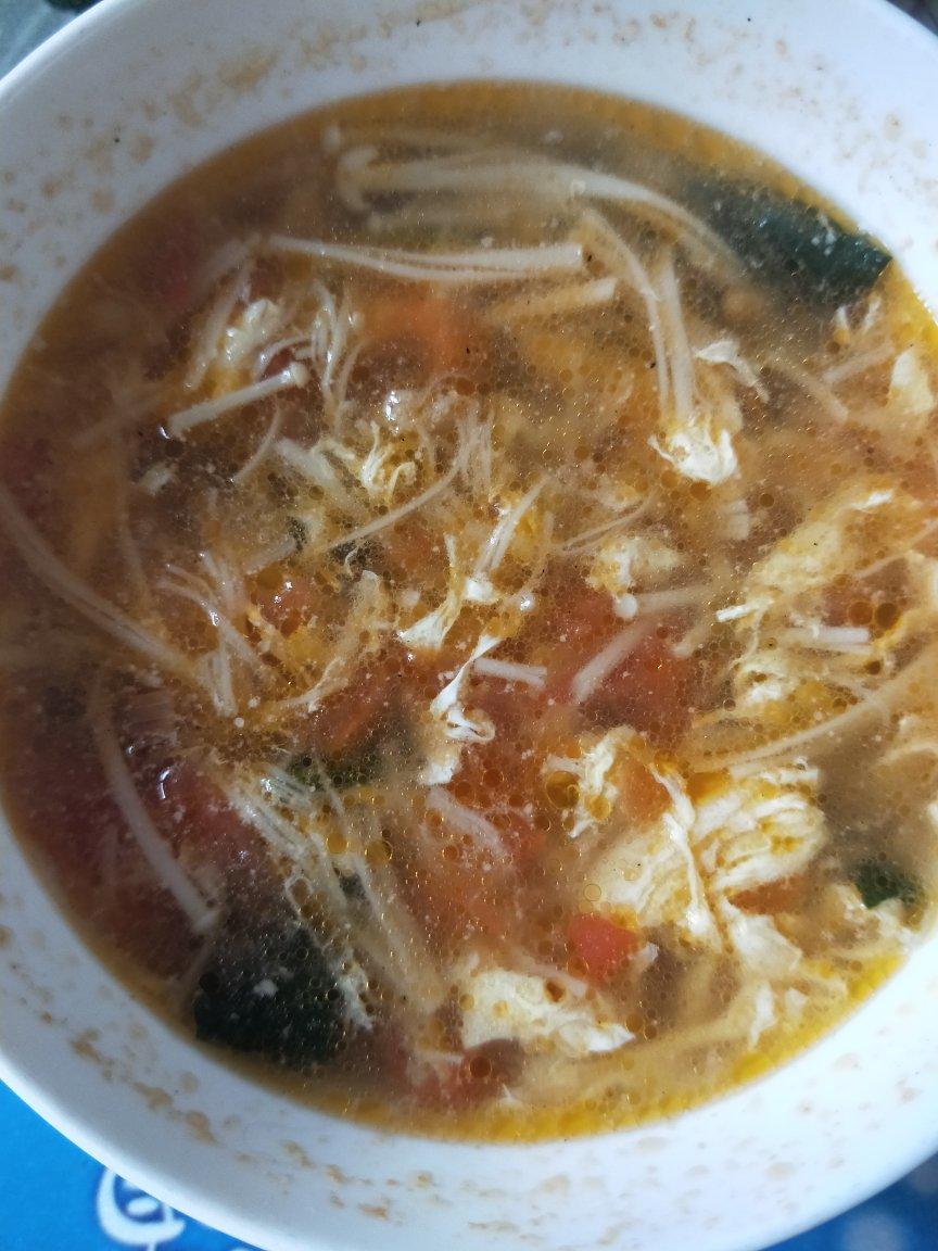 菠菜西红柿金针菇汤