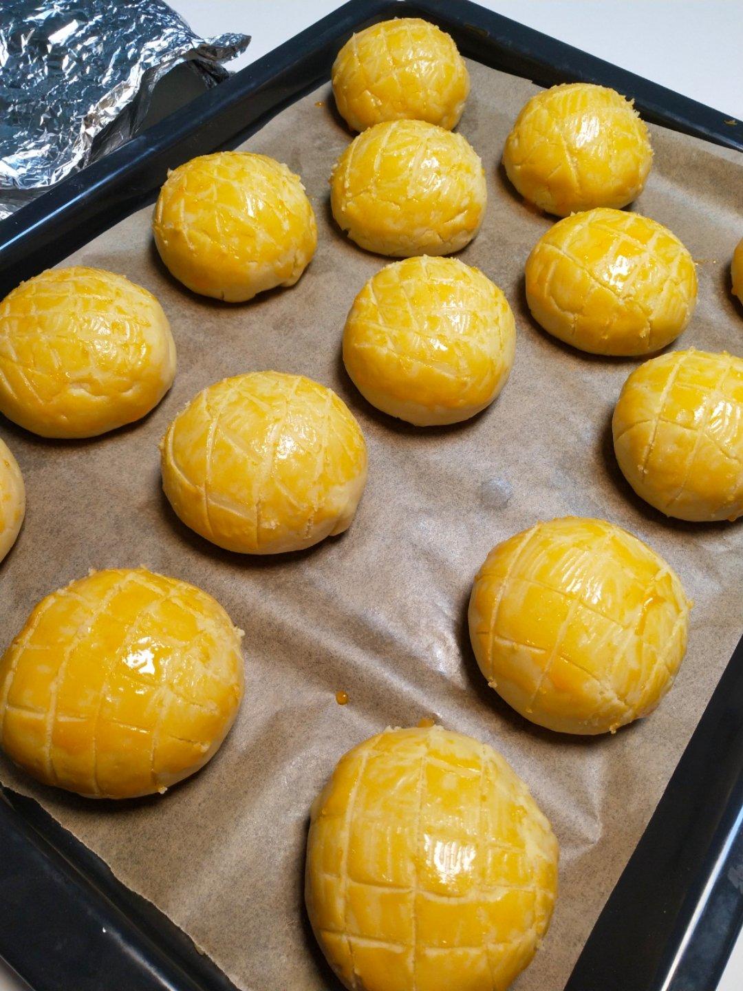 好吃到炸裂的港式菠萝包（附带制作酥皮的小视频）