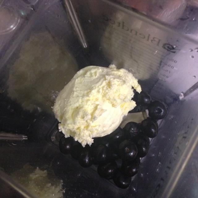 自制超简单蓝莓冰淇淋的做法 步骤2