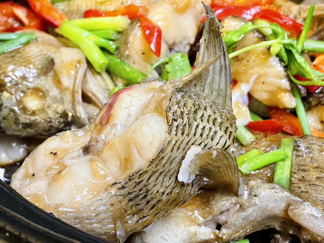 砂锅焗鲈鱼