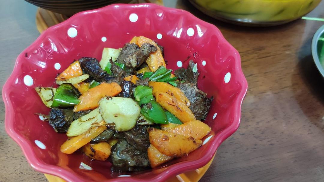 胡萝卜炒牛肉