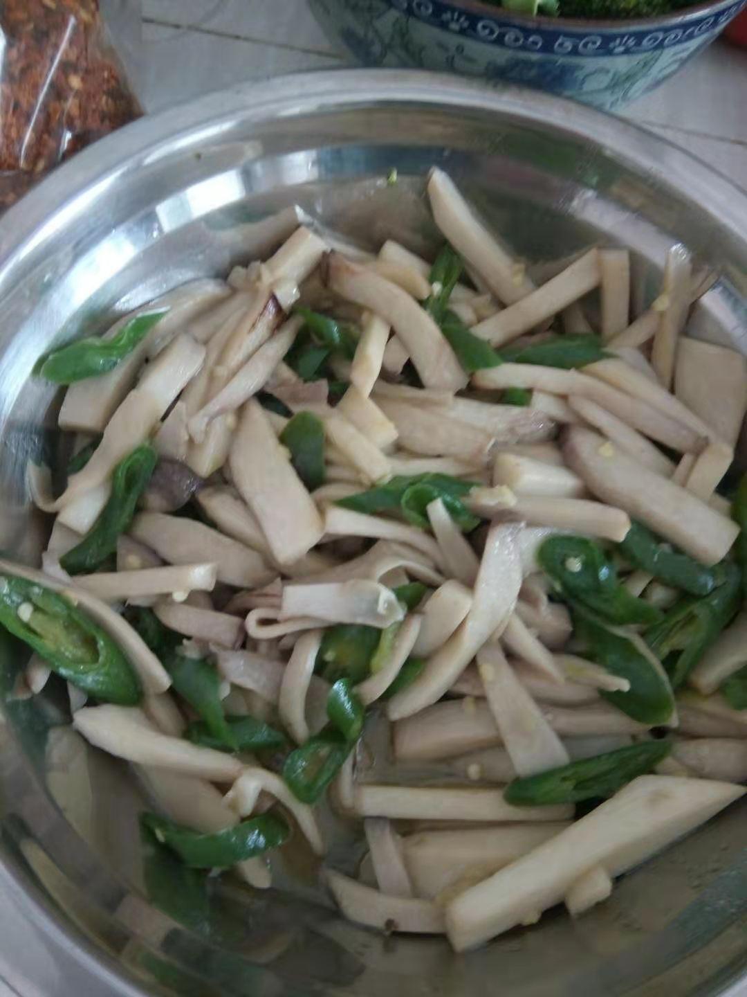 青椒素炒杏鲍菇