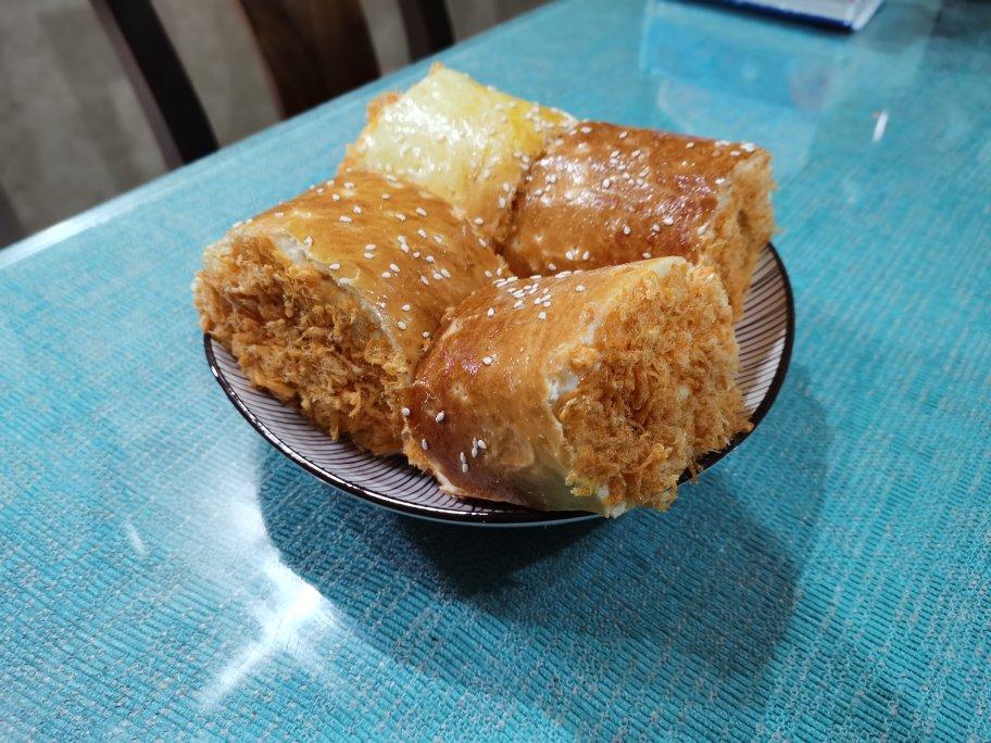 香喷喷的肉松面包卷，来试试吧！
