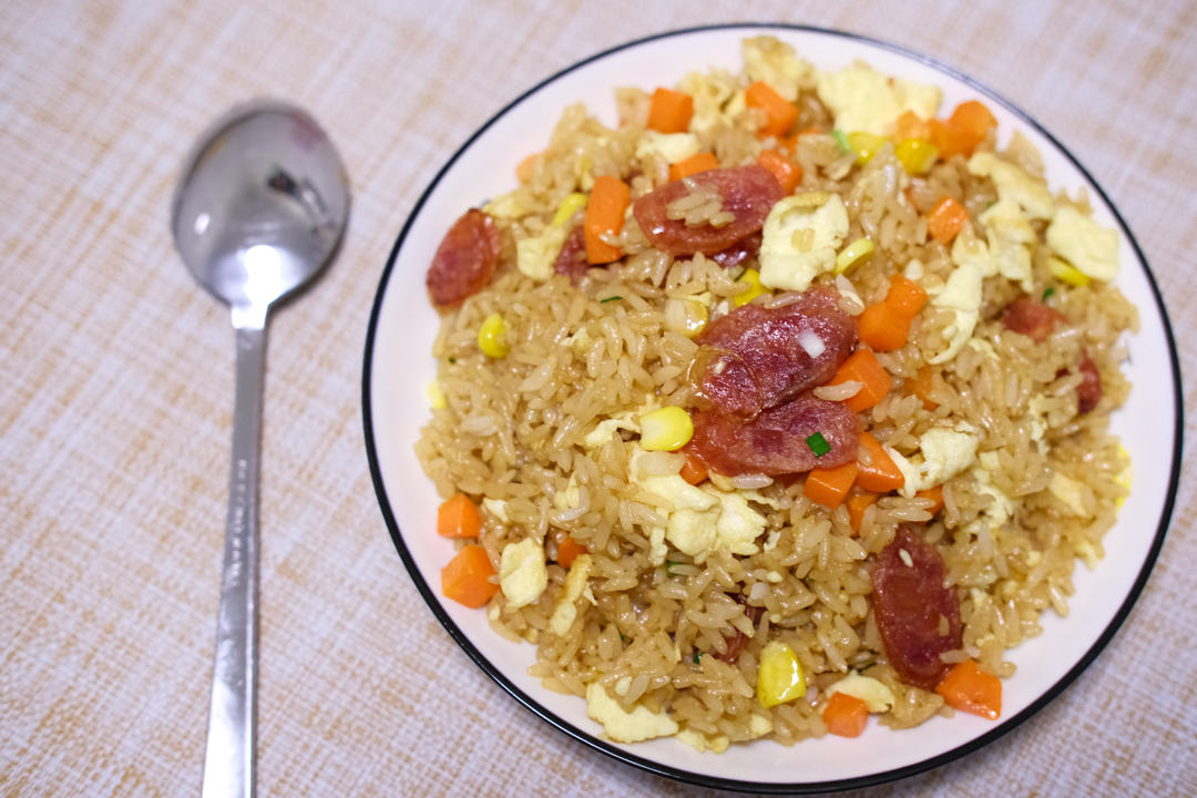 腊肠炒饭