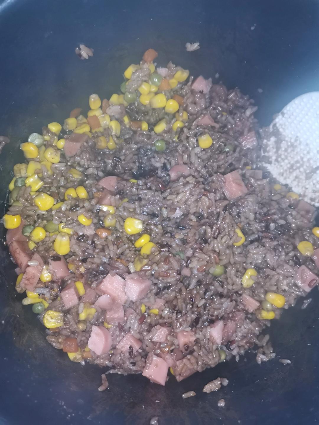 懒人必学的【电饭煲腊肠焖饭】，妈呀，太香了吧
