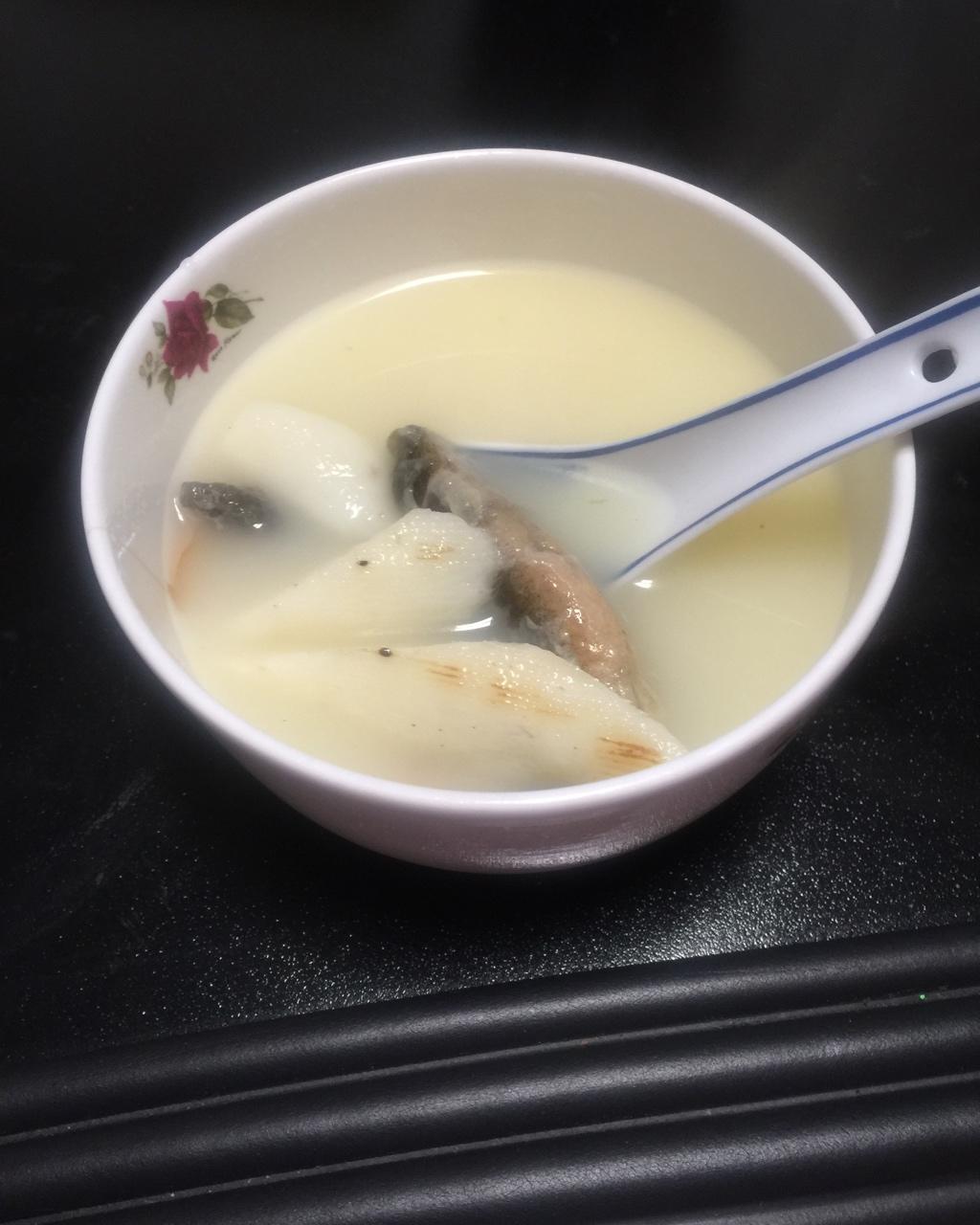 虎子爱妈咪做的淮山泥鳅汤