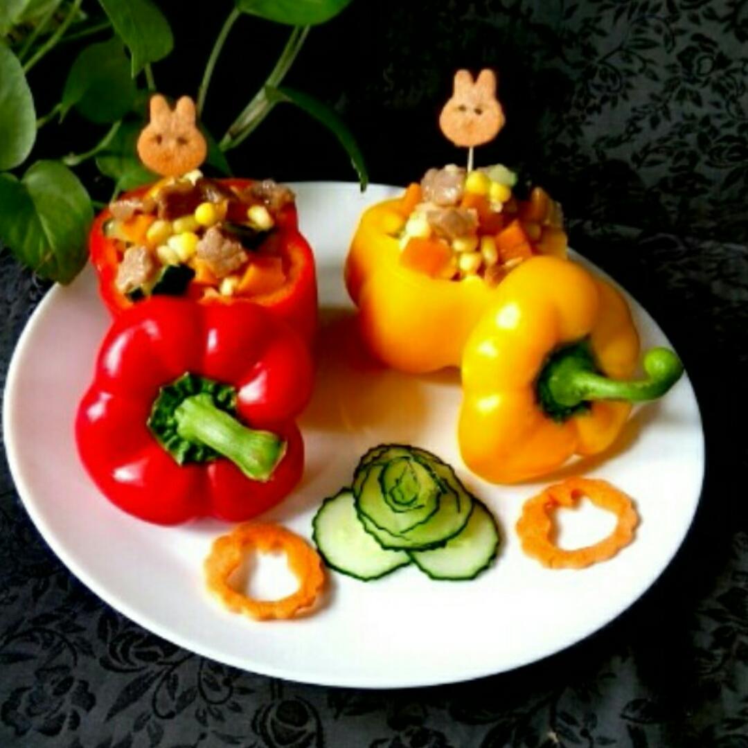 妍妍妈ada做的五彩牛肉彩椒盅——打败游戏怪