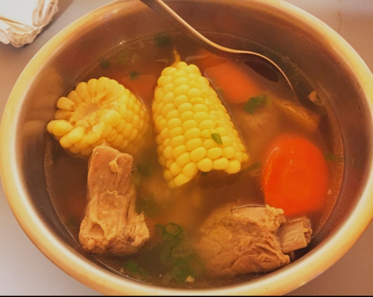 玉米萝卜排骨汤