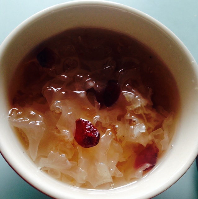 蔓越莓桃胶银耳羹